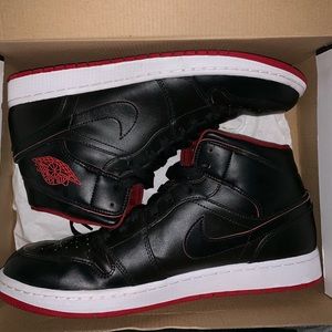 Air jordan 1’s black / red